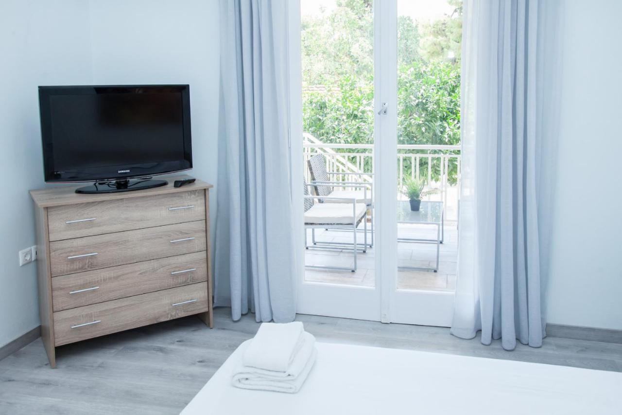 Sunny And Minimal Apt In Glyfada With 3 Bdrm Atene Esterno foto