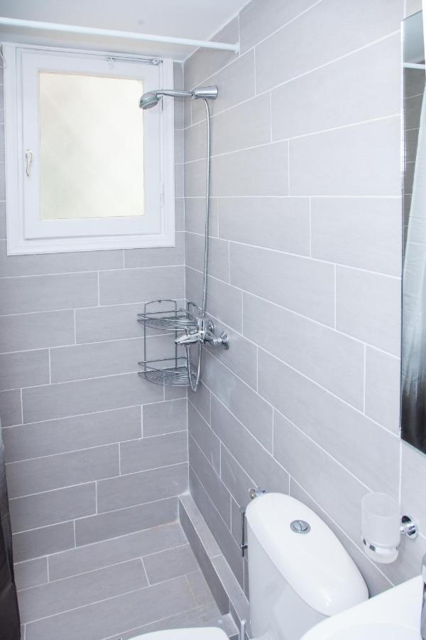 Sunny And Minimal Apt In Glyfada With 3 Bdrm Atene Esterno foto