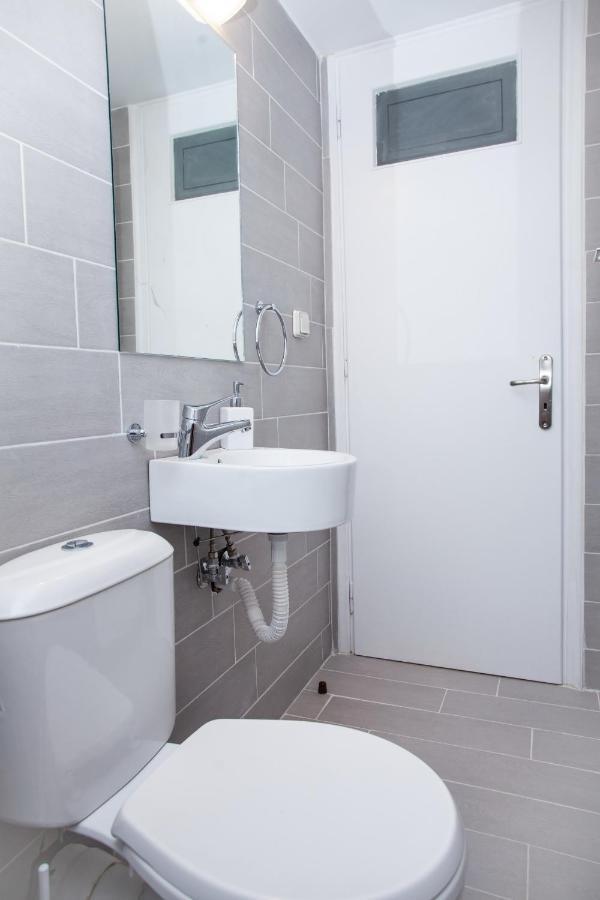 Sunny And Minimal Apt In Glyfada With 3 Bdrm Atene Esterno foto