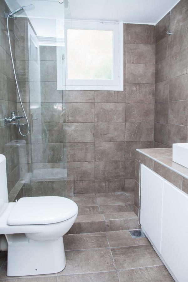 Sunny And Minimal Apt In Glyfada With 3 Bdrm Atene Esterno foto