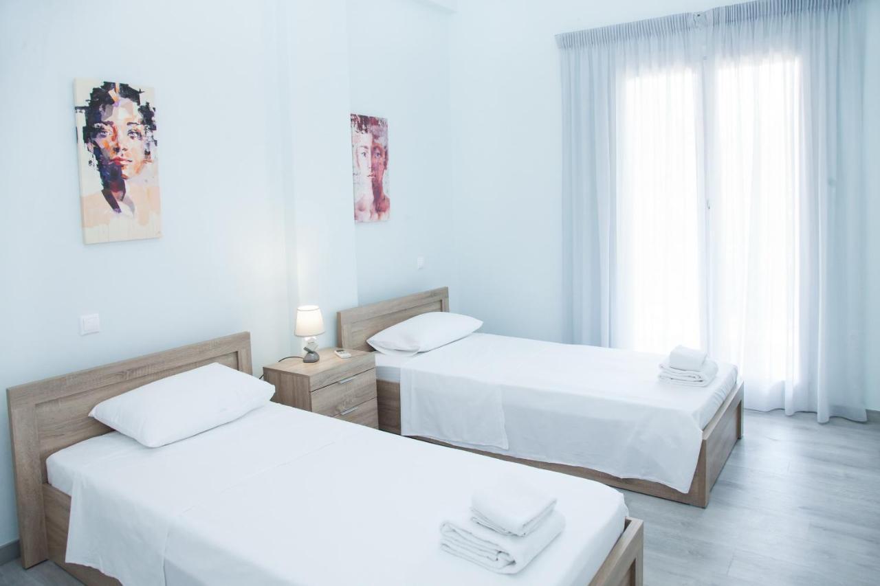 Sunny And Minimal Apt In Glyfada With 3 Bdrm Atene Esterno foto