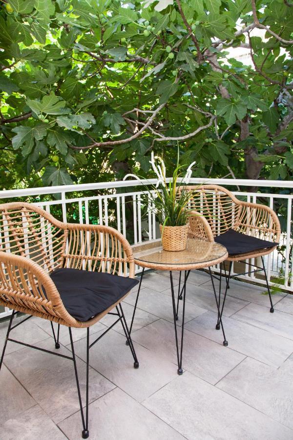 Sunny And Minimal Apt In Glyfada With 3 Bdrm Atene Esterno foto